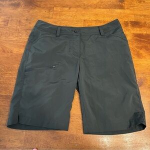 Oobe Women's Black Bermuda Shorts size 2